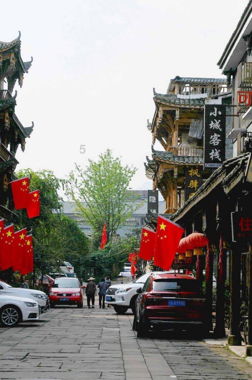 近万元瓷砖,因瓦工铺设失误,敲掉重来,需留心